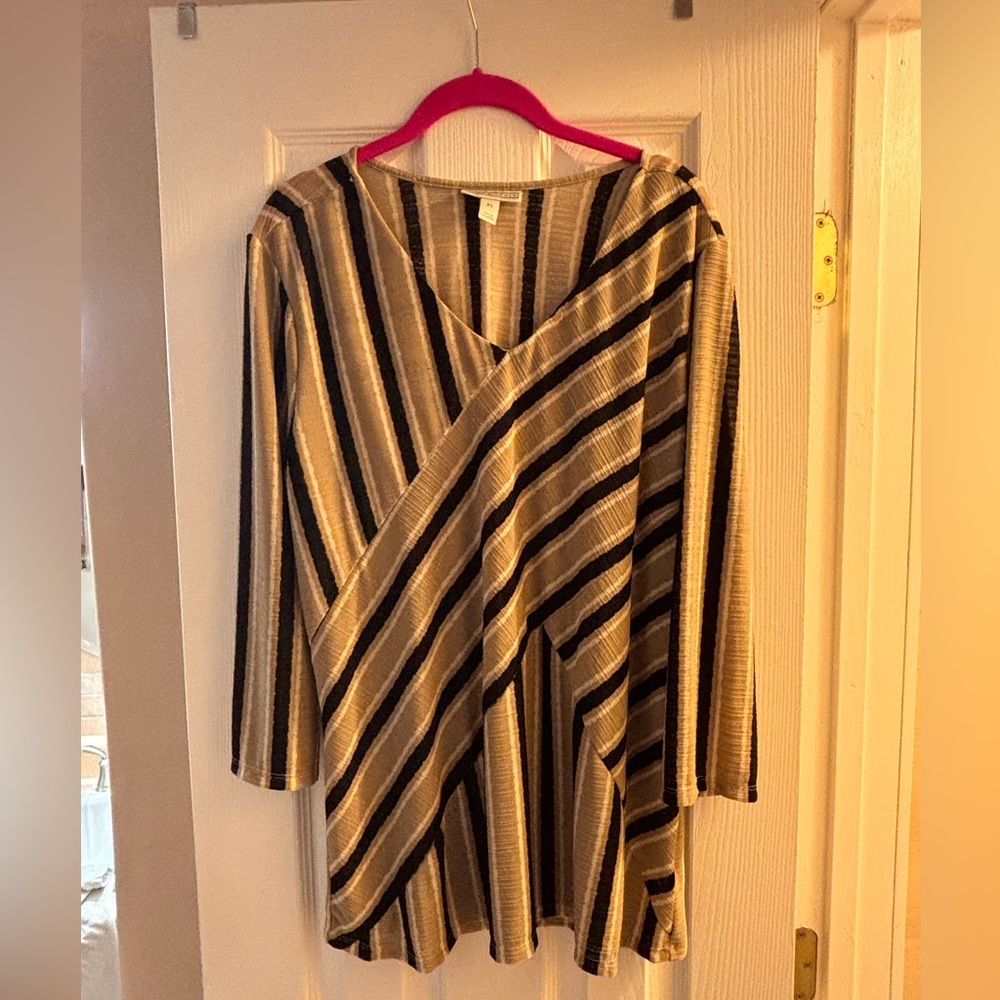 Dana Buchman Tan and Black Striped V-Neck Top XL